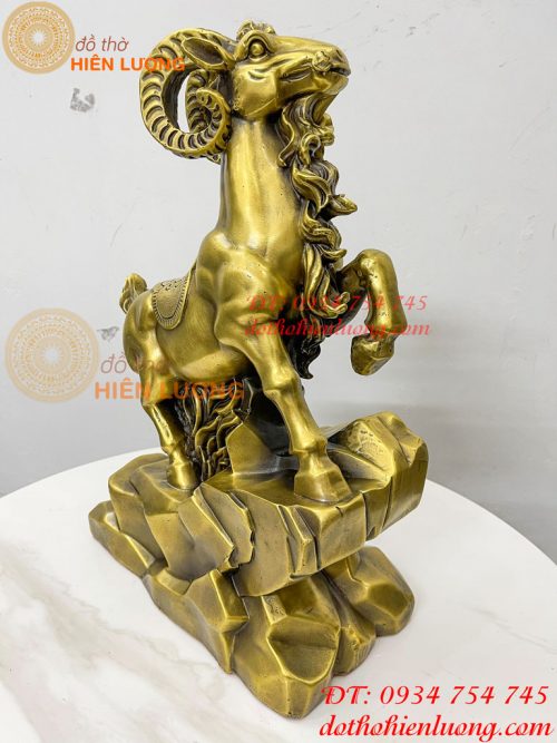 Tượng dê bằng đồng cao 42cm đứng bãi đá phong thủy