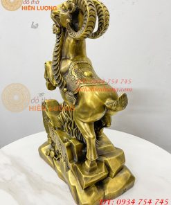 Tượng dê bằng đồng cao 42cm đứng bãi đá phong thủy