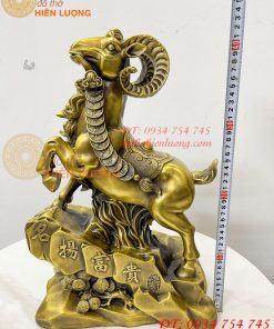 Tượng dê bằng đồng cao 42cm đứng bãi đá phong thủy