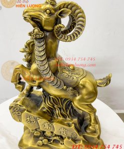 Tượng dê bằng đồng cao 42cm đứng bãi đá phong thủy