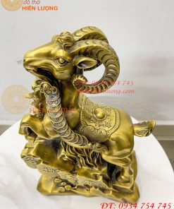 Tượng dê bằng đồng cao 42cm đứng bãi đá phong thủy