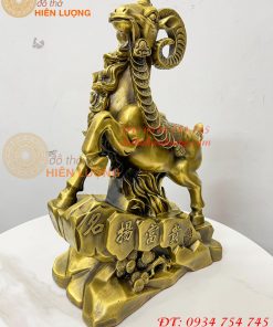 Tượng dê bằng đồng cao 42cm đứng bãi đá phong thủy