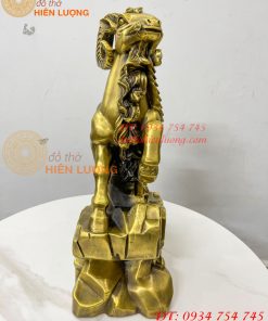 Tượng dê bằng đồng cao 42cm đứng bãi đá phong thủy