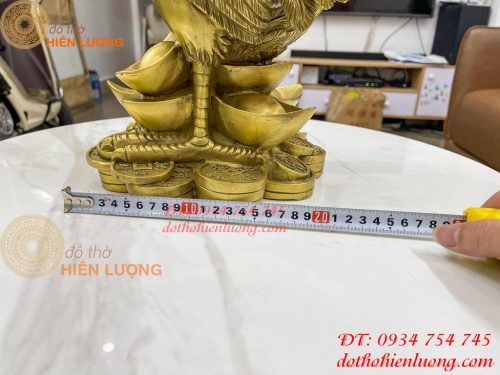 Tượng gà trống cao 48cm chữ phúc bằng đồng