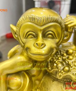 Tượng khỉ ôm túi tiền bằng đồng phong thủy cao 27cm