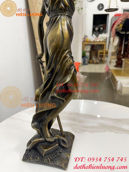 Tượng nữ thần công lý cao 50cm bằng đồng hun