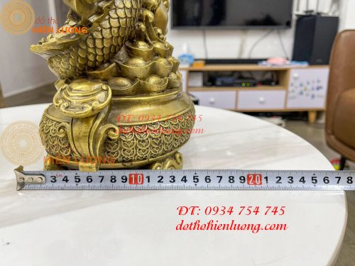 Tượng rồng cuộn hũ vàng bằng đồng phong thủy