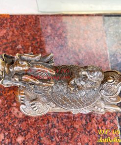 Long quy cõng con gậy như ý bằng đồng hun
