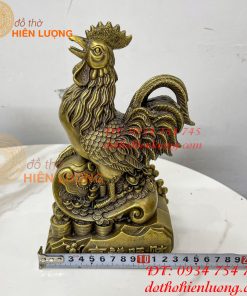 Tượng gà trống gậy như ý bằng đồng phong thủy