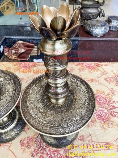 Đôi Chân Nến Thờ Cúng Cao 55cm Bằng Đồng Hai Công Nghệ