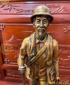 Tượng Bác Hồ Hành Quân Cao 55cm Bằng Đồng Hun