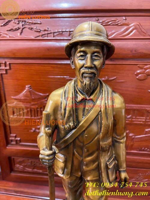 Tượng Bác Hồ Hành Quân Cao 55cm Bằng Đồng Hun