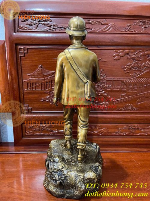 Tượng Bác Hồ Hành Quân Cao 55cm Bằng Đồng Hun