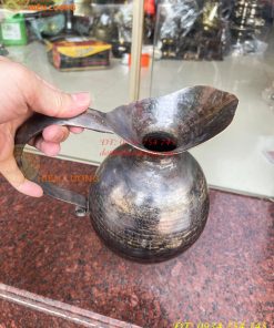 Bình nước bằng đồng gò tay thủ công 100% cao 23cm