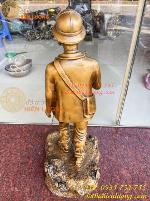 Cụ Hồ hành quân bằng đồng