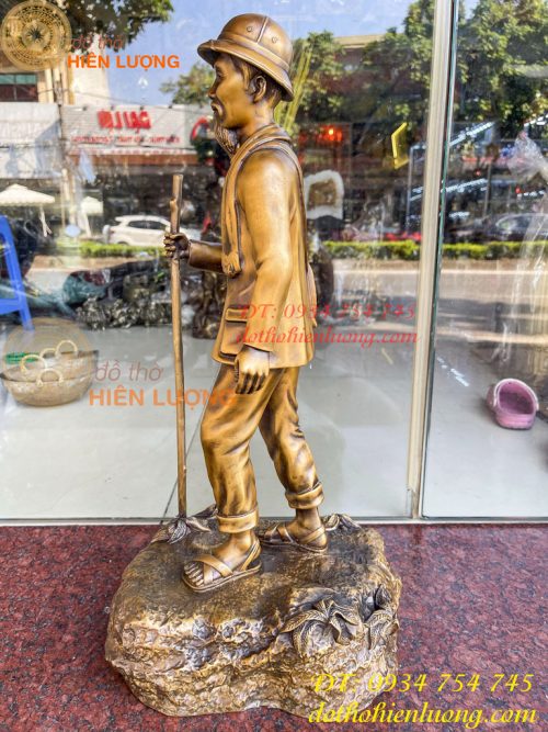Cụ Hồ hành quân bằng đồng