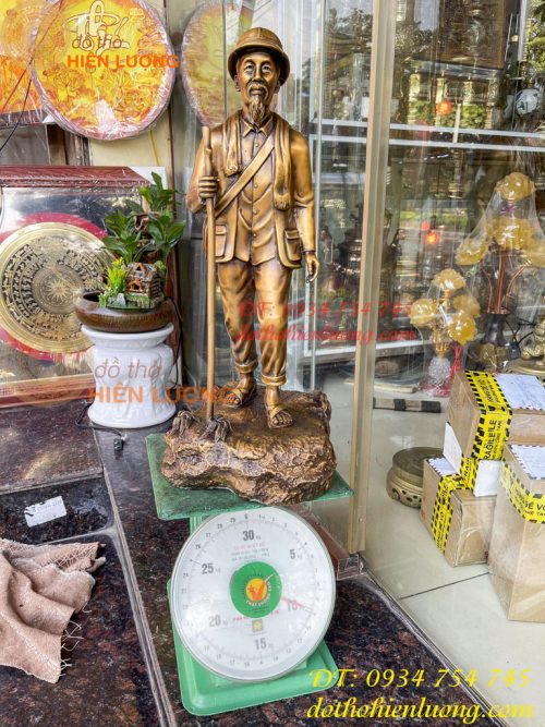 Cụ Hồ hành quân bằng đồng