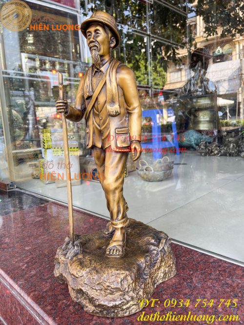 Cụ Hồ hành quân Cao 55cm