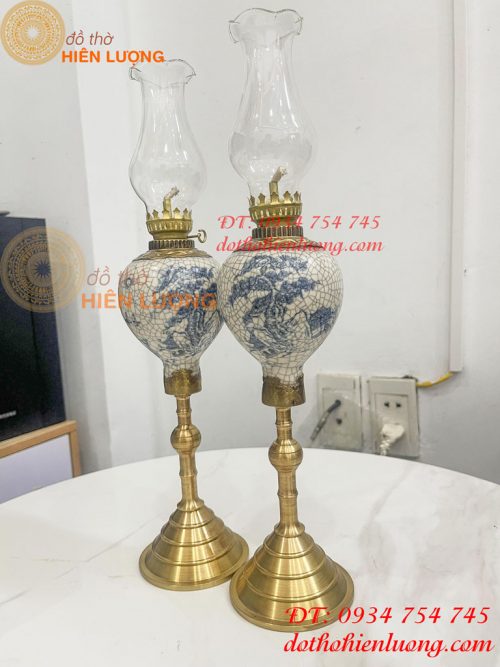 Đèn dầu bằng sứ bọc đồng cao 37cm tới bóng đường kính bầu 8cm