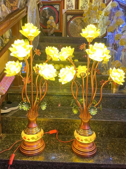 Đôi Đèn Led Hoa Sen 7 Bông Cao 85cm Thân Nhựa
