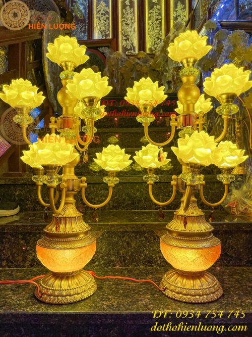 Đôi Đèn Led Hoa Sen 7 Bông Cao 75cm Đế Đúc