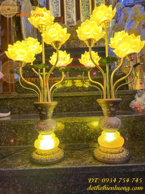 Đôi Đèn Led Hoa Sen 5 Bông 70cm Thân Hợp Kim Đúc