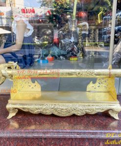 Bộ kiếm thờ và giá đỡ kiếm bằng đồng cao 20cm, sâu 15cm, làm thủ công bằng tay 100%