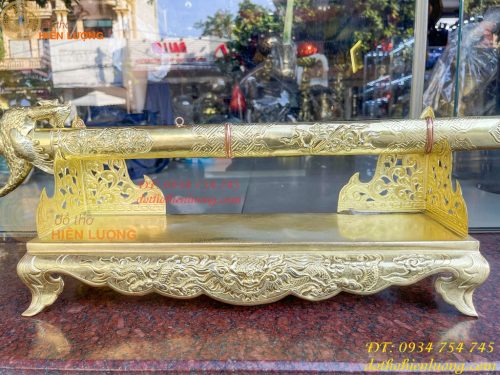 Bộ kiếm thờ và giá đỡ kiếm bằng đồng cao 20cm, sâu 15cm, làm thủ công bằng tay 100%