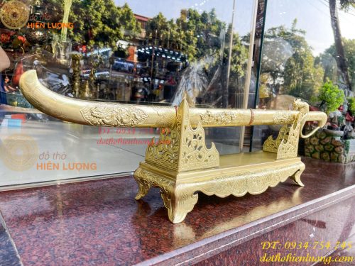 Bộ kiếm thờ và giá đỡ kiếm bằng đồng cao 20cm, sâu 15cm, làm thủ công bằng tay 100%
