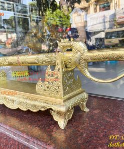 Bộ kiếm thờ và giá đỡ kiếm bằng đồng cao 20cm, sâu 15cm, làm thủ công bằng tay 100%
