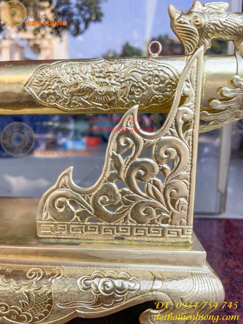 Bộ kiếm thờ và giá đỡ kiếm bằng đồng cao 20cm, sâu 15cm, làm thủ công bằng tay 100%