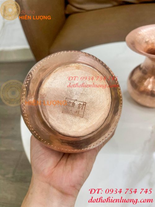 Ống Nhổ Bã Trầu Bằng Đồng Gò Tay Theo Dáng Yêu Cầu