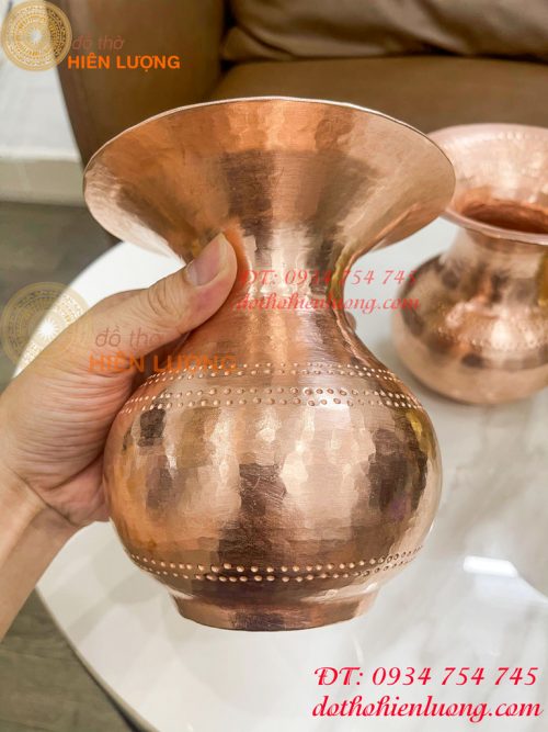 Ống Nhổ Bã Trầu Bằng Đồng Gò Tay Theo Dáng Yêu Cầu