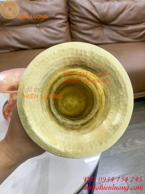 Ống Nhổ Bã Trầu Bằng Đồng Gò Tay Theo Dáng Yêu Cầu