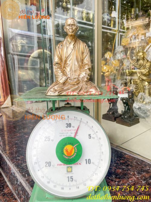 Bronze statue of Zen master "Thich Nhat Hanh", yellow color, 20cm high