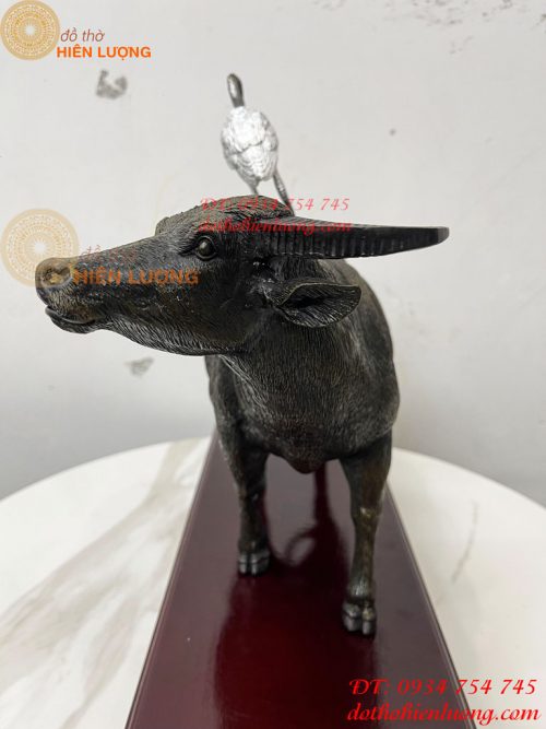 Tượng Trâu Cõng Cò Bằng Đồng Biểu trưng cho sự đoàn kết