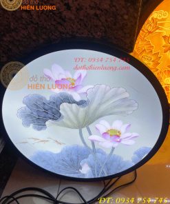 Tranh Trúc Chỉ Hoa Sen Dáng Tròn Cắm Điện