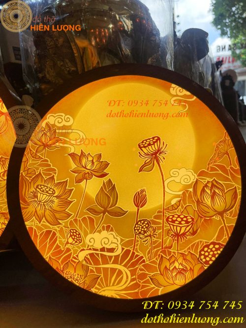Tranh Trúc Chỉ Hoa Sen Dáng Tròn Cắm Điện