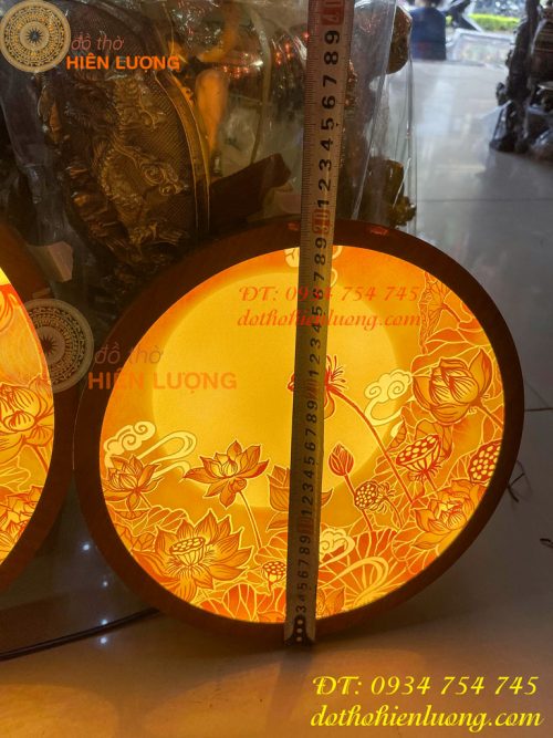 Tranh Trúc Chỉ Hoa Sen Dáng Tròn Cắm Điện
