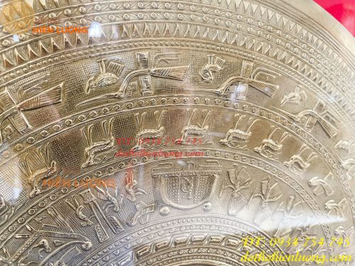 Tranh mặt trống đồng gò tay thúc nổi treo tường 95x95cm