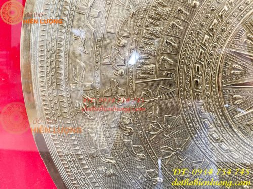 Tranh mặt trống đồng gò tay thúc nổi treo tường 95x95cm