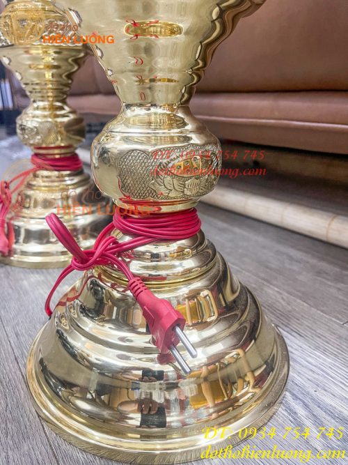 Đôi Đèn Thần Bằng Đồng Vàng Thờ Cúng Cao 60cm
