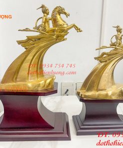 Tượng Thánh Gióng Bay Lên Trời Bằng Đồng 2 Cỡ