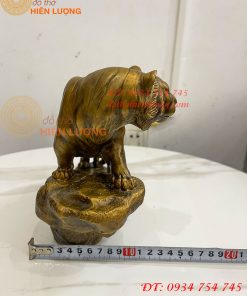 Tượng Hổ Đứng Vách Đá Bằng Đồng Hun Dài 22cm