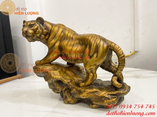 Tượng Hổ Đứng Vách Đá Bằng Đồng Hun Dài 22cm