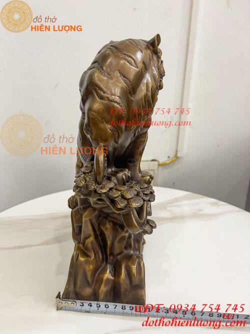 Tượng Hổ Đứng Bệ Đá Cây Tùng Bằng Đồng Hun Cao 32cm