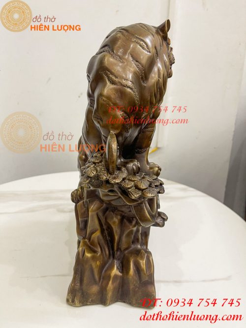 Tượng Hổ Đứng Bệ Đá Cây Tùng Bằng Đồng Hun Cao 32cm