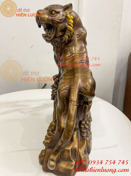 Tượng Hổ Đứng Bệ Đá Cây Tùng Bằng Đồng Hun Cao 32cm