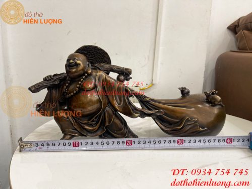Tượng Di Lặc Kéo Bao Tài Lộc Bằng Đồng Dài 42cm