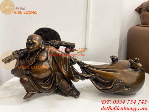 Tượng Di Lặc Kéo Bao Tài Lộc Bằng Đồng Dài 42cm